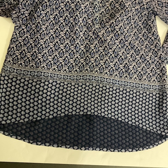 Old Navy Size XS blue & cream paisley printed blouse Made in India. 100% Viscose - Picture 5 of 12